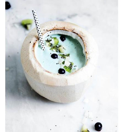 Stop everything and try this spirulina superfood smoothie right now, you’ll thank us later